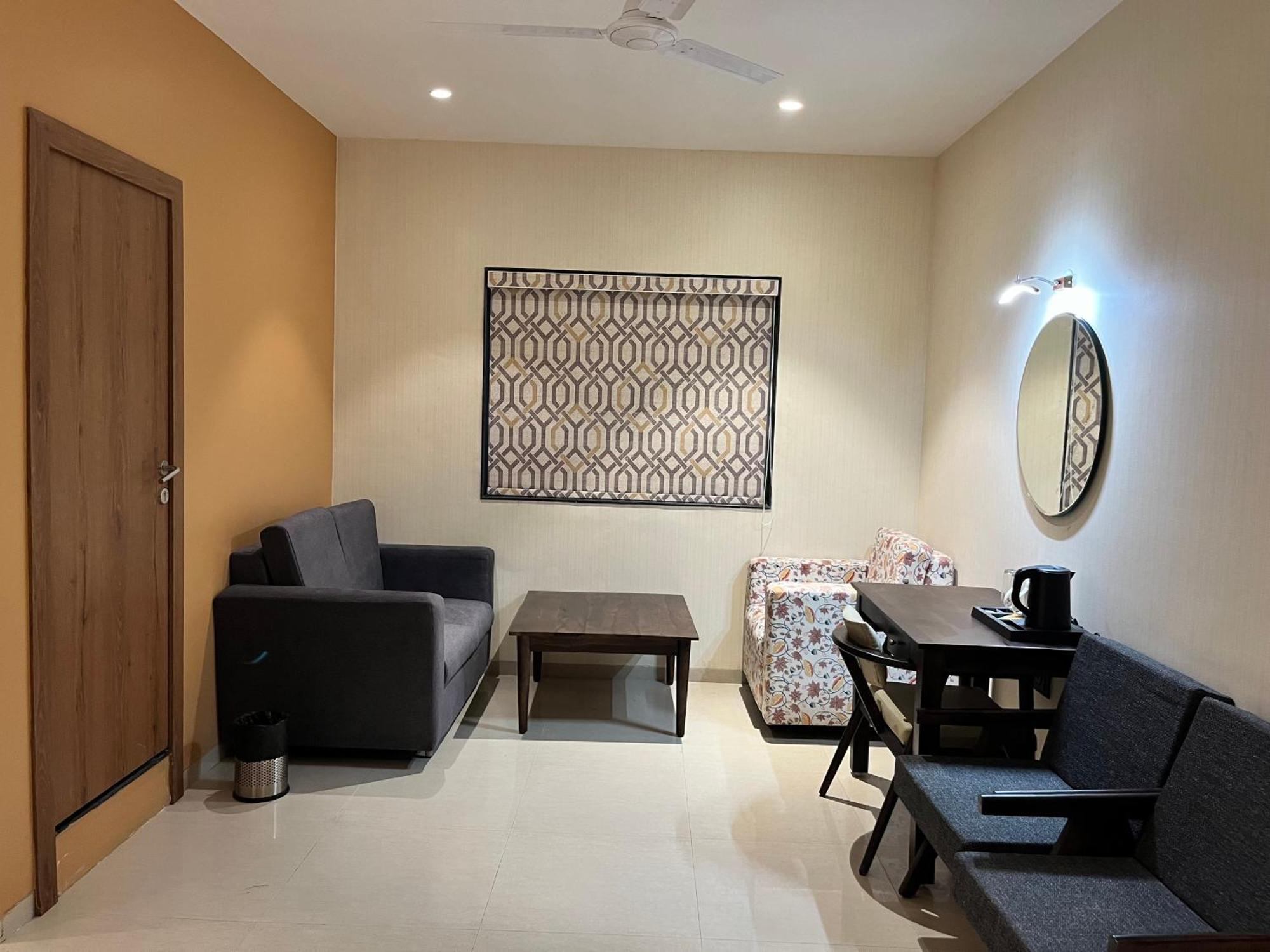 Hotel Avenue Plaza Mundra 外观 照片