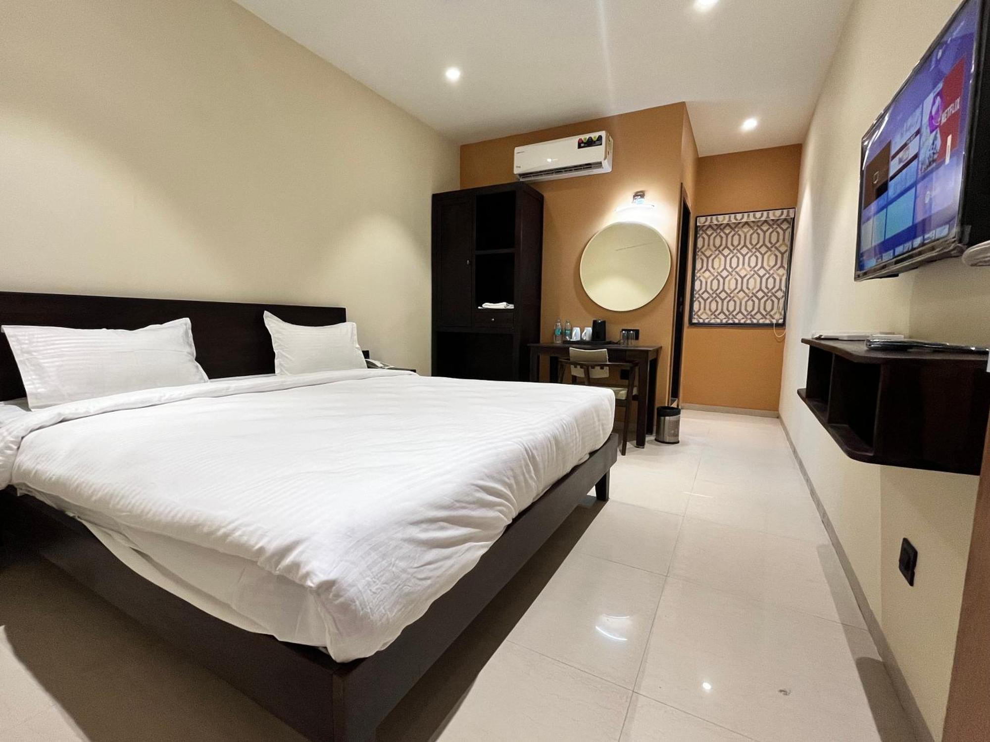 Hotel Avenue Plaza Mundra 外观 照片